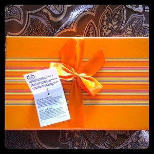THE BODY SHOP GIFT SET
